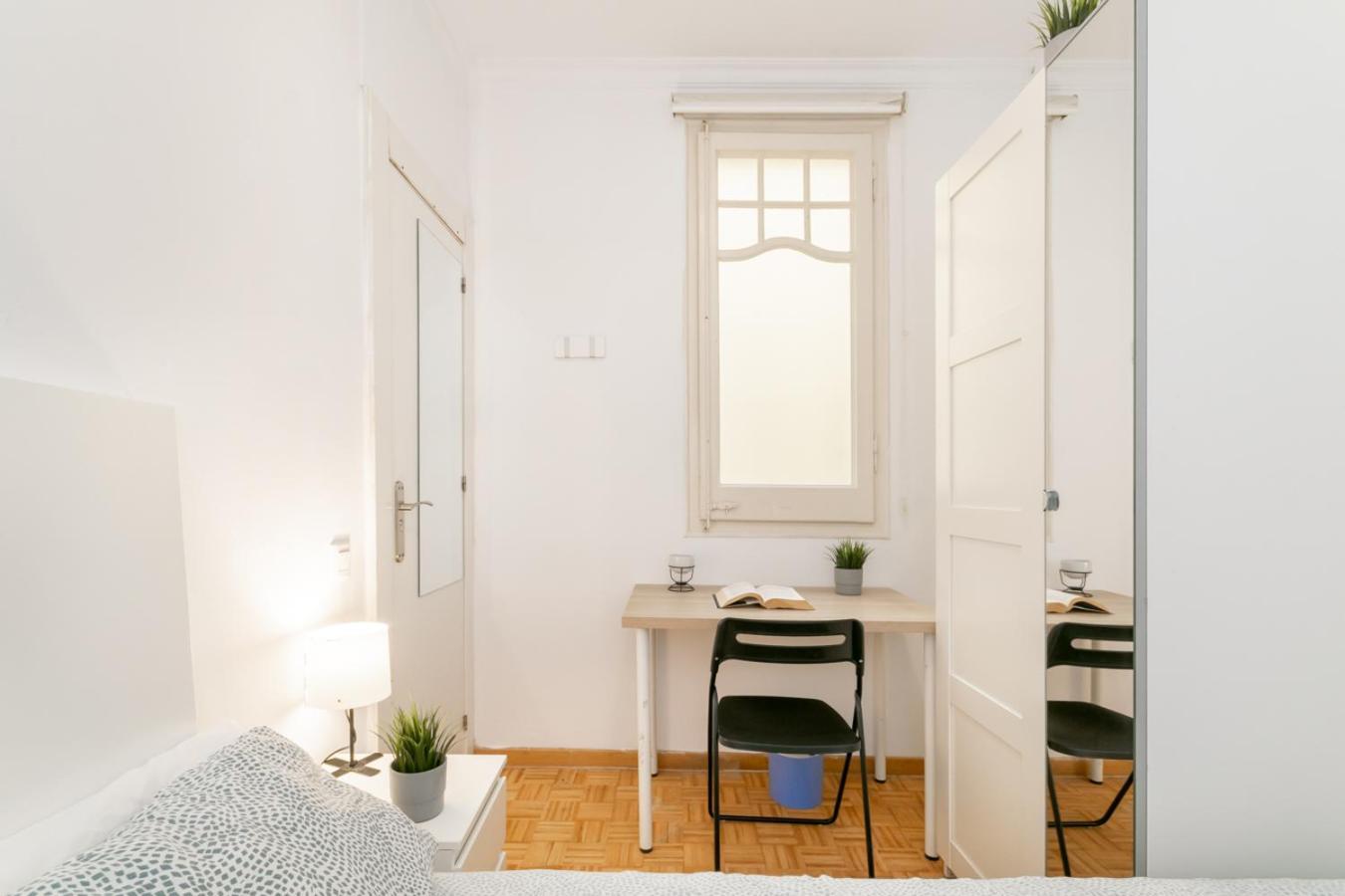 Balmes Private Rooms Barcelona Zewnętrze zdjęcie